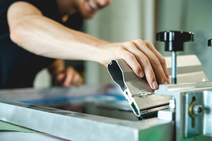 applying plastisol ink on screen printing