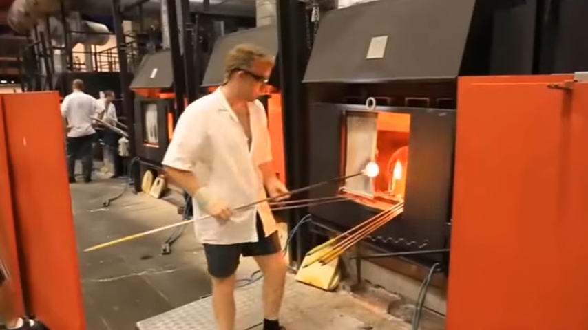 How Glass is Made in Factories _ HOW ITS MADE (11)